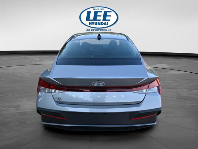 2025 Hyundai Elantra SE