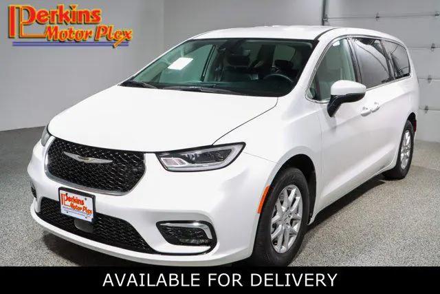 2023 Chrysler Pacifica Touring L for sale in Jackson, TN