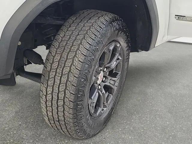 2023 GMC Canyon 2WD Crew Cab Short Box Elevation