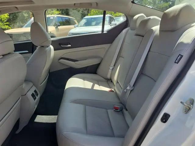2021 Nissan Altima SL FWD