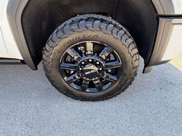 2024 GMC Sierra 2500HD 4WD Crew Cab Standard Bed AT4