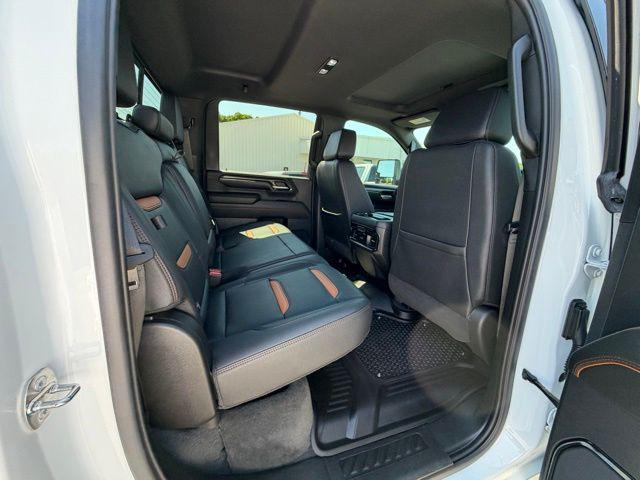 2024 GMC Sierra 2500HD 4WD Crew Cab Standard Bed AT4
