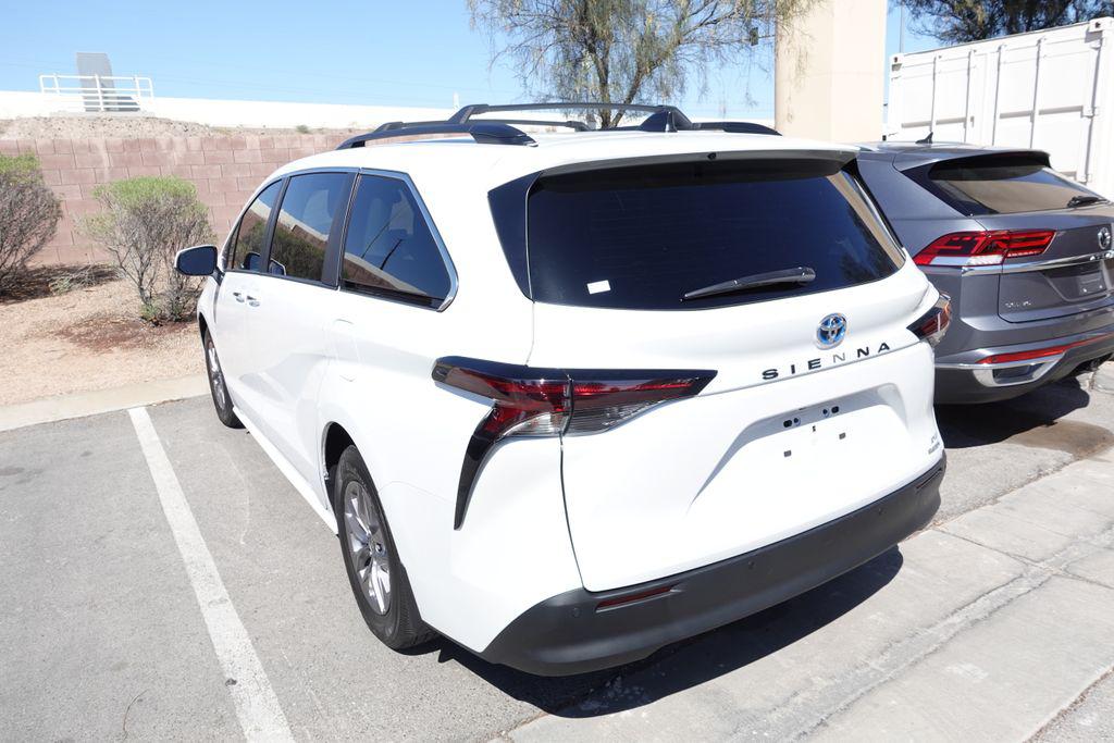 2023 Toyota Sienna XLE 7-Passenger Hybrid FWD's photo