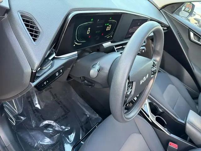 2023 Kia Niro LX