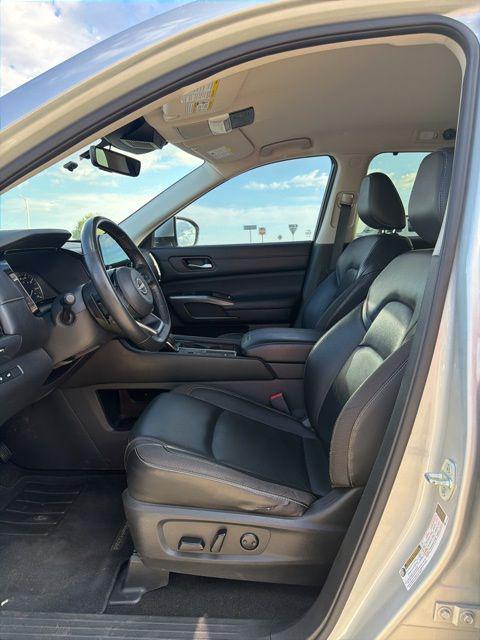 2023 Nissan Pathfinder SL FWD