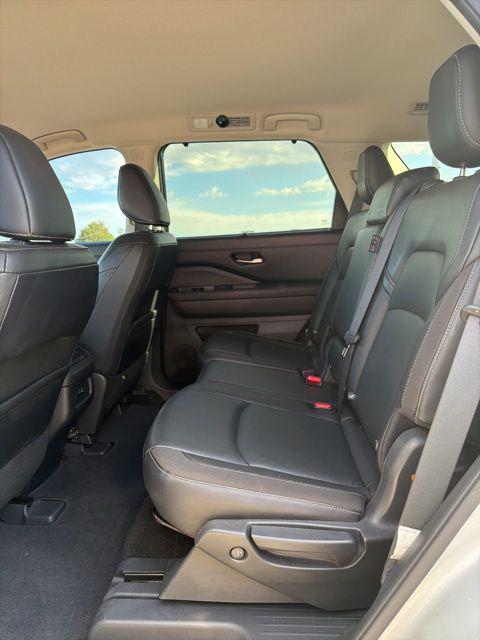 2023 Nissan Pathfinder SL FWD