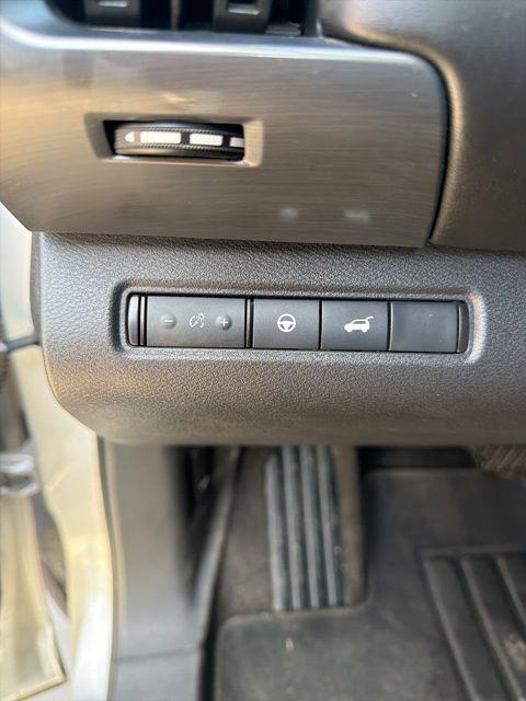 2023 Nissan Pathfinder SL FWD