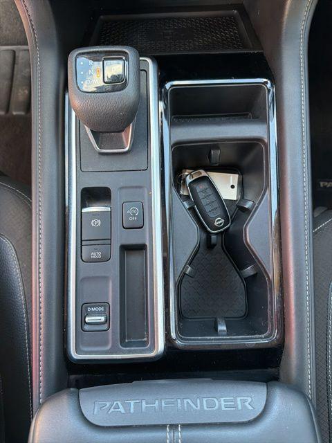 2023 Nissan Pathfinder SL FWD