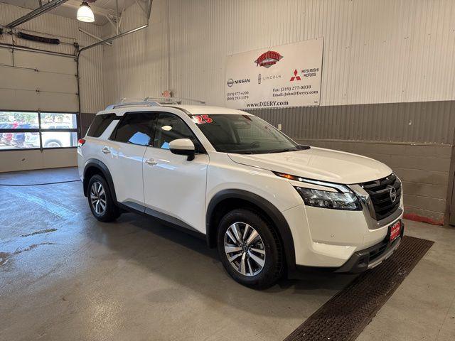 2025 Nissan Pathfinder SL 4WD for sale in Cedar Falls, IA