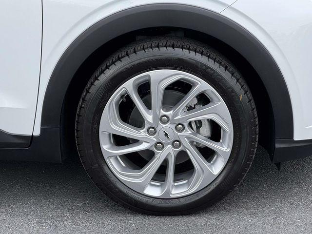 2027 Chevrolet Bolt LT FWD