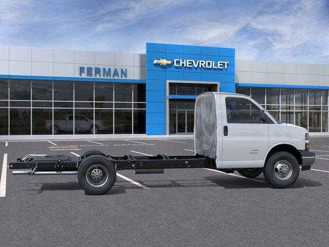 2026 Chevrolet Express Cutaway 4500 Van
