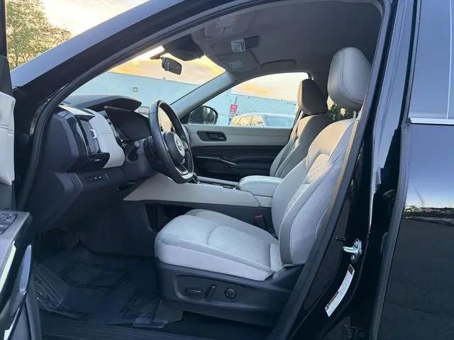 2025 Nissan Pathfinder SV 4WD