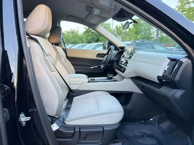 2025 Nissan Pathfinder SV 4WD