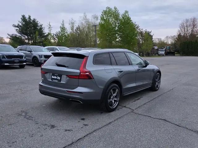 2021 Volvo V60 Cross Country T5
