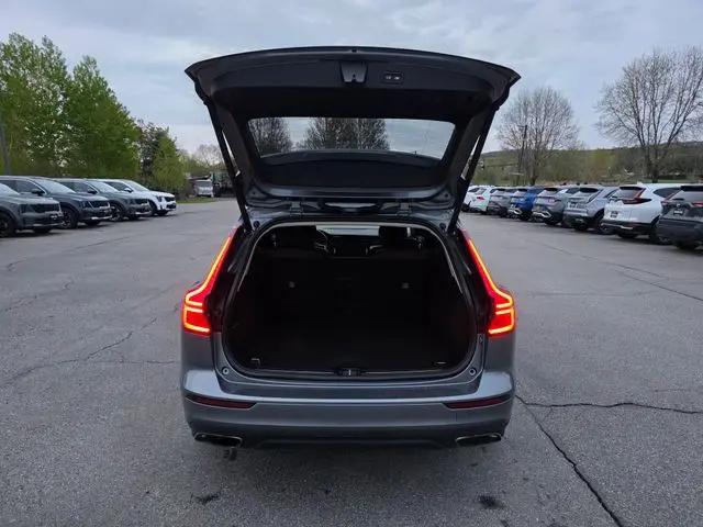 2021 Volvo V60 Cross Country T5