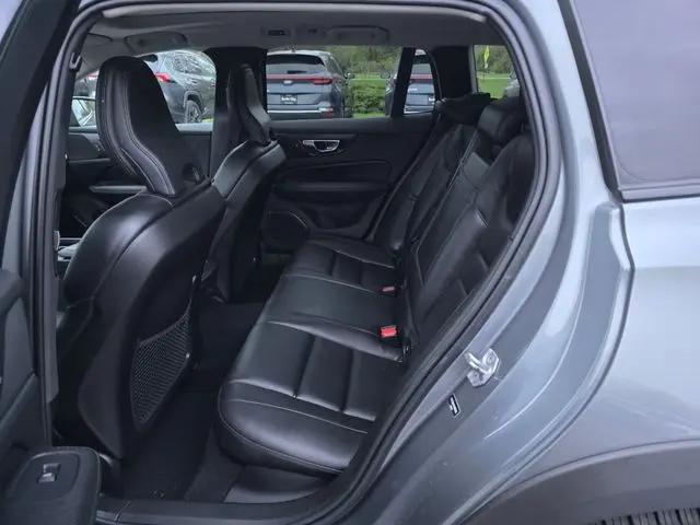 2021 Volvo V60 Cross Country T5