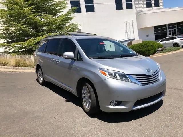 2017 Toyota Sienna Limited Premium 7 Passenger