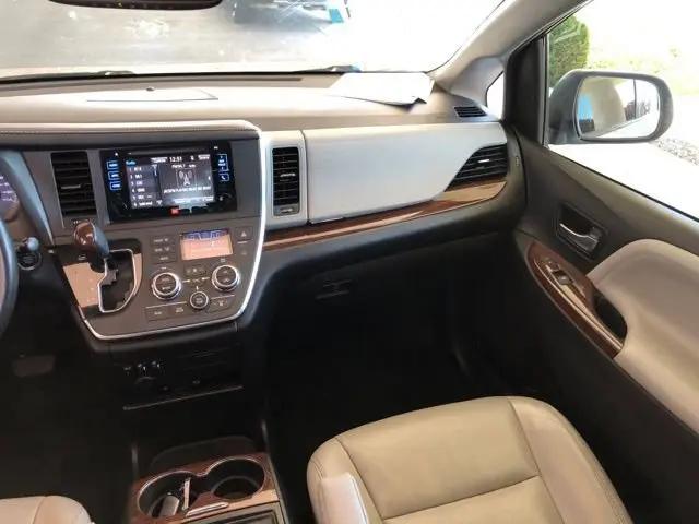 2017 Toyota Sienna Limited Premium 7 Passenger