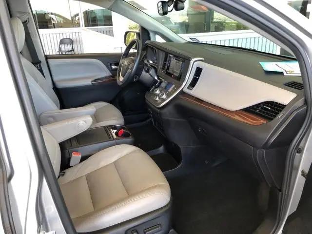 2017 Toyota Sienna Limited Premium 7 Passenger