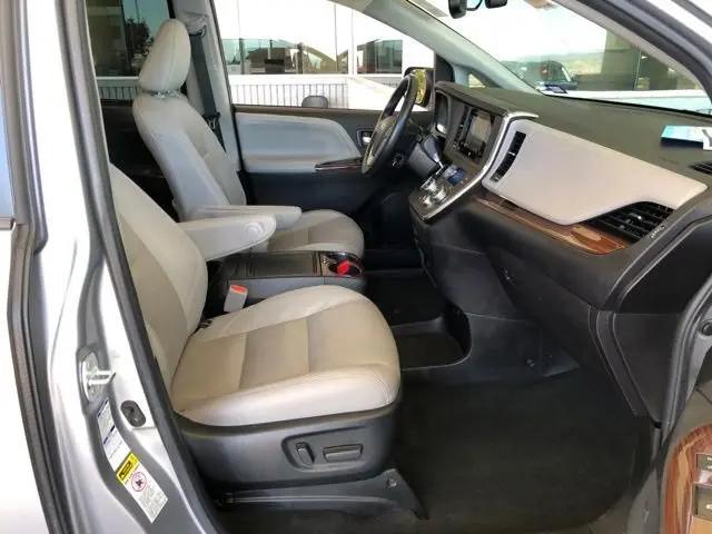 2017 Toyota Sienna Limited Premium 7 Passenger