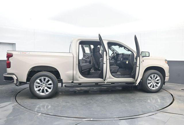 2026 Chevrolet Silverado 1500 4WD Crew Cab Short Bed Custom