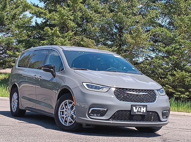 2025 Chrysler Pacifica Select for sale in Marshfield, WI