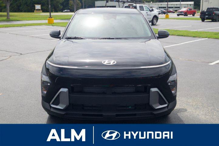 New 2026 Black Hyundai SE FWD image 3