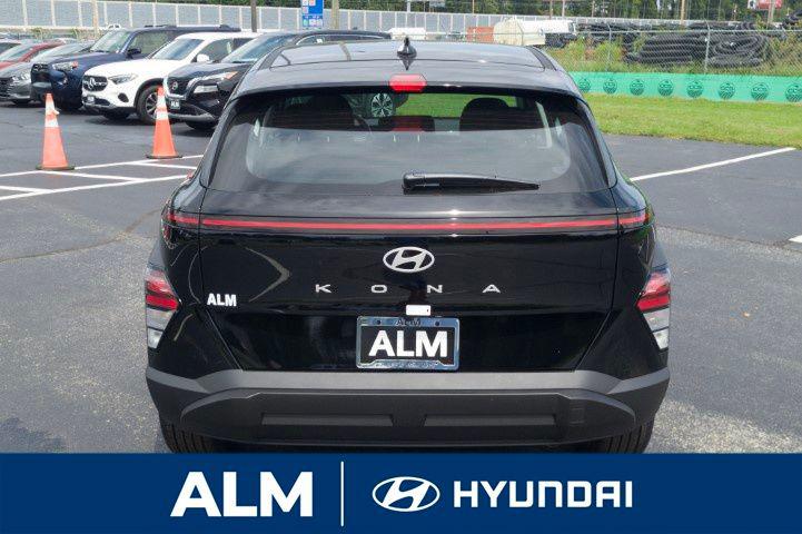 New 2026 Black Hyundai SE FWD image 7