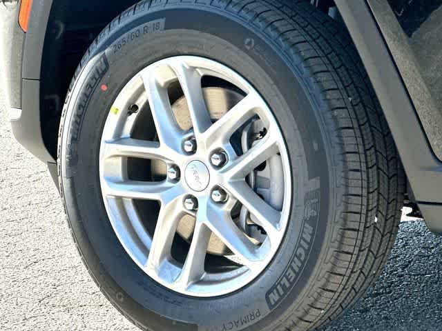 2026 Jeep Grand Cherokee L Laredo 4x2