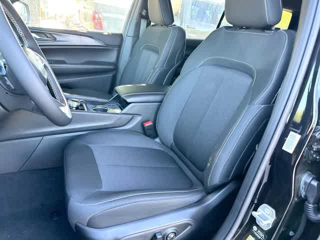 2026 Jeep Grand Cherokee L Laredo 4x2