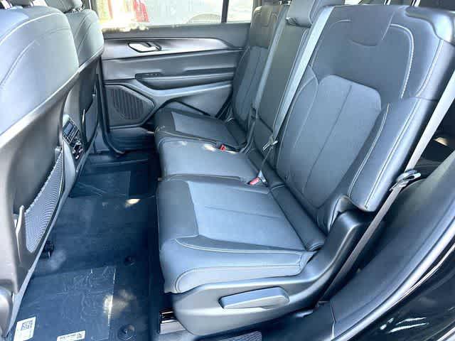 2026 Jeep Grand Cherokee L Laredo 4x2