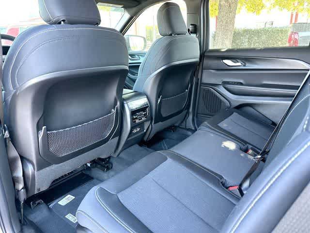 2026 Jeep Grand Cherokee L Laredo 4x2