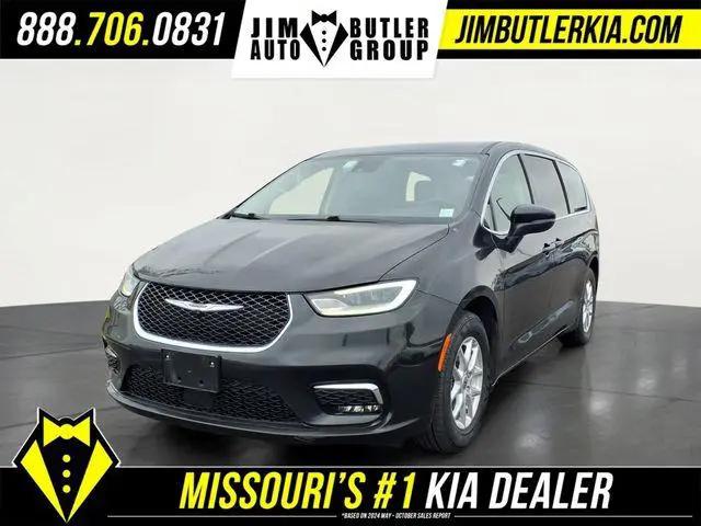 2023 Chrysler Pacifica Touring L for sale in Chesterfield, MO