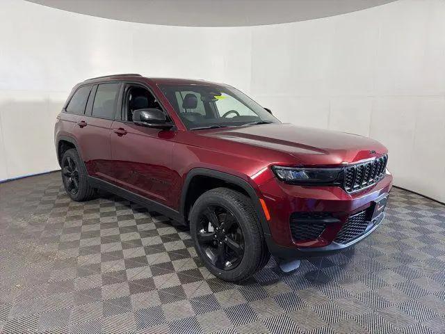 2023 Jeep Grand Cherokee Altitude 4x4 for sale in Shakopee, MN