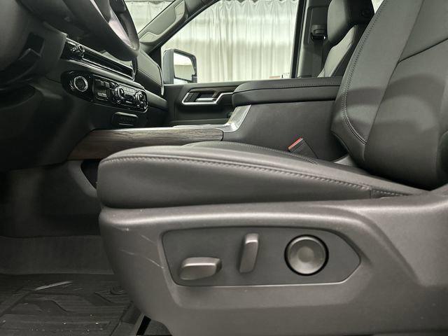 2026 GMC Sierra 2500HD Crew Cab, Standard Bed, SLT, 4WD