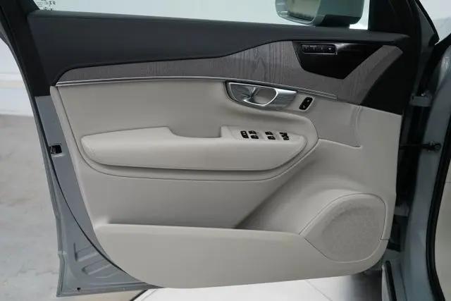 2025 Volvo XC90 B6 Ultra