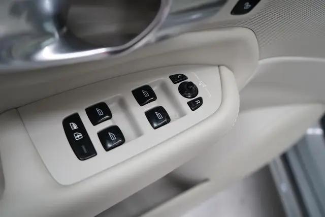 2025 Volvo XC90 B6 Ultra