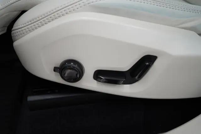 2025 Volvo XC90 B6 Ultra