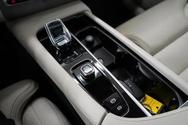 2025 Volvo XC90 B6 Ultra
