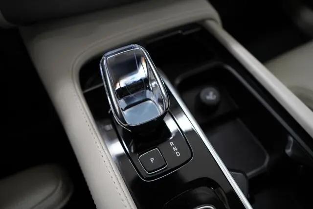 2025 Volvo XC90 B6 Ultra