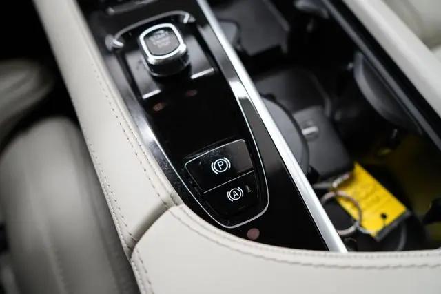 2025 Volvo XC90 B6 Ultra