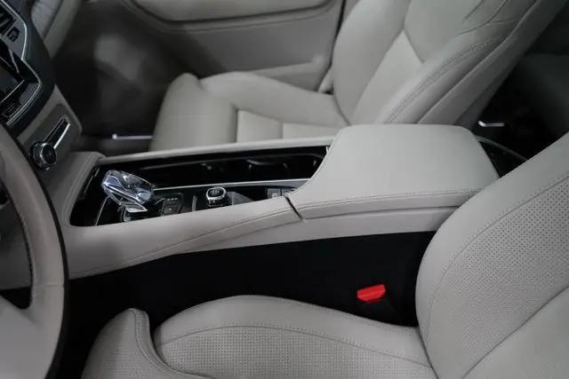 2025 Volvo XC90 B6 Ultra