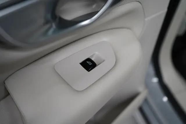2025 Volvo XC90 B6 Ultra