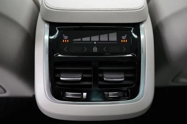 2025 Volvo XC90 B6 Ultra