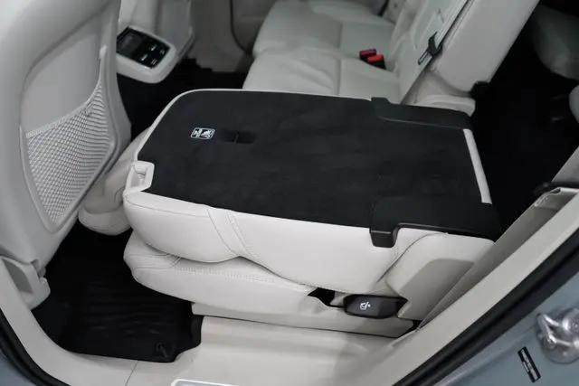 2025 Volvo XC90 B6 Ultra