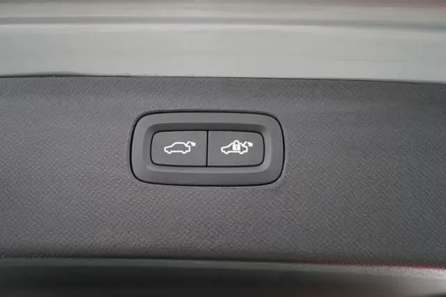 2025 Volvo XC90 B6 Ultra
