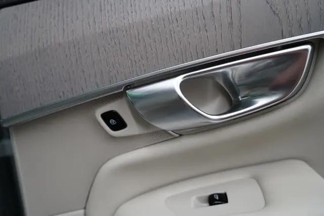 2025 Volvo XC90 B6 Ultra
