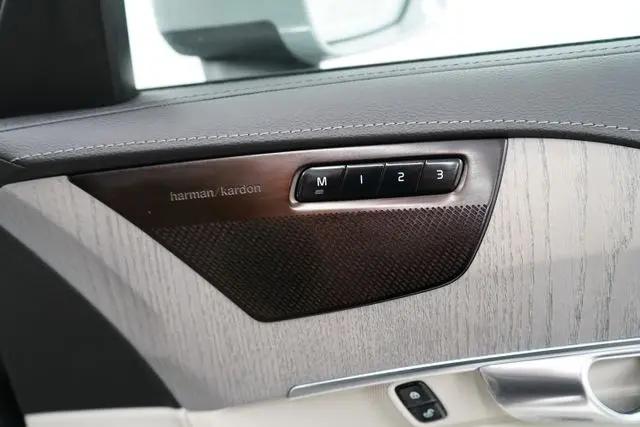2025 Volvo XC90 B6 Ultra