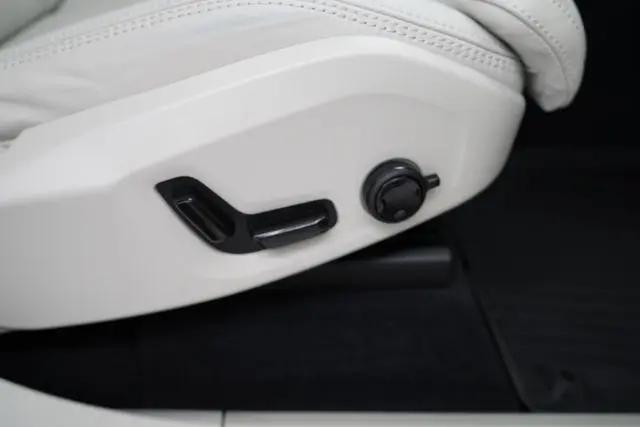 2025 Volvo XC90 B6 Ultra