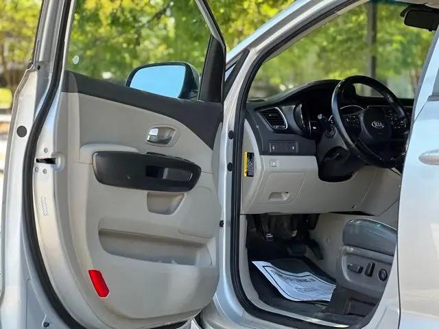 2017 Kia Sedona LX